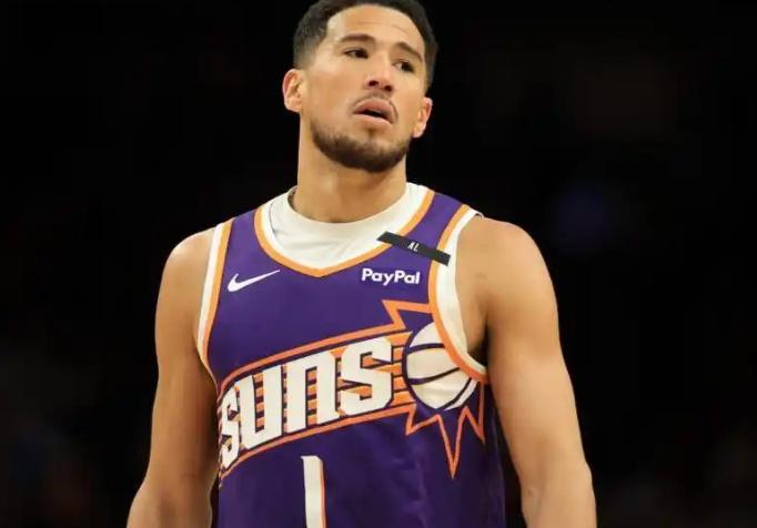 开云体育平台-双喜临门，2年1.45亿，扣除费用，布克到手多少钱？或和詹娜复合