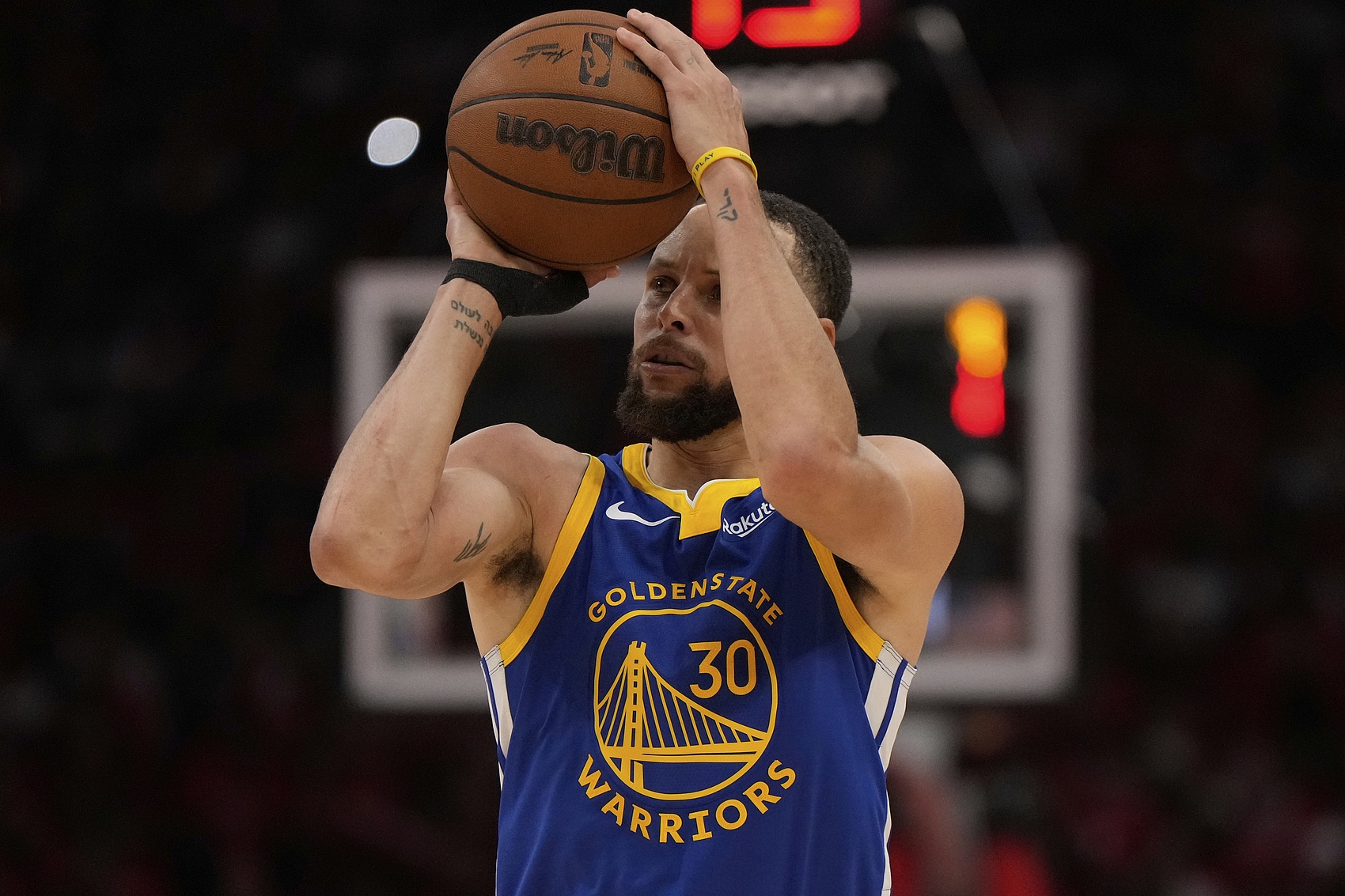 开云登录入口-库里：高中时依靠身体和运动能力也能混过去 但之后技术就很重要