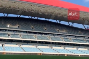 南京奥体6万座椅全擦拭一遍，网友：当初C罗来都没这阵仗