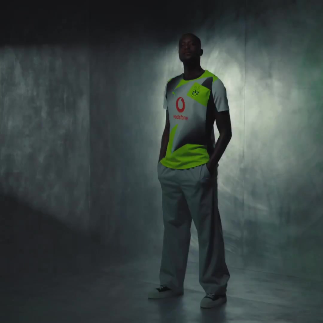 多特发布本赛季客场球衣：银雾灰主色调，拼接黄黑配色图案