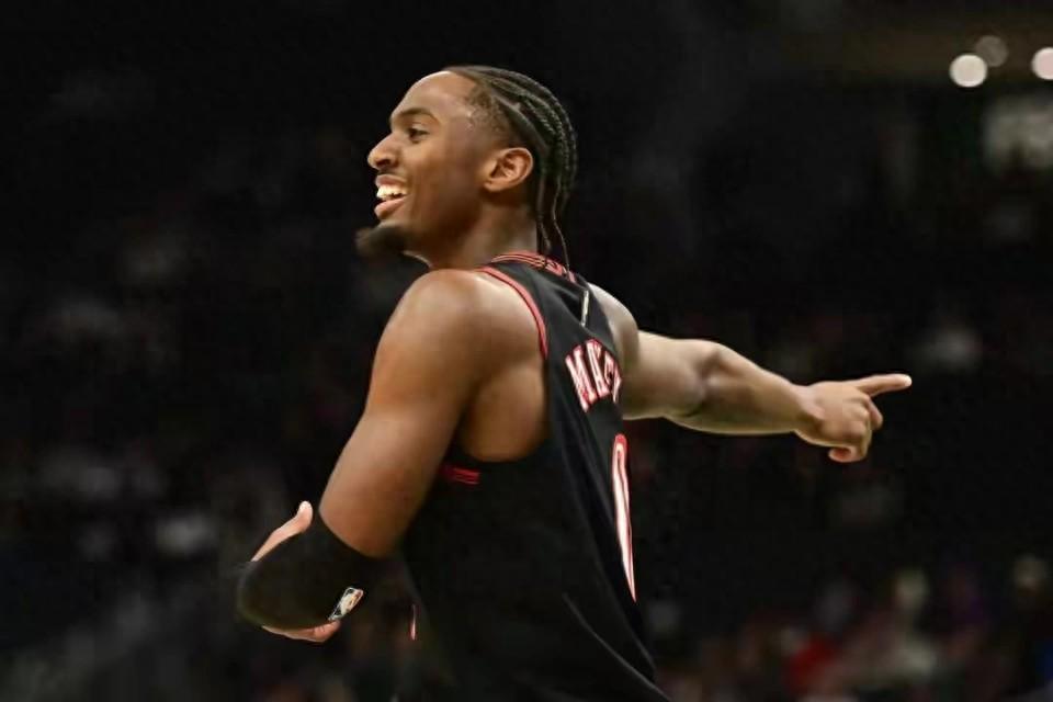 开云-爱游戏-马刺屠76人揽四奖，文班24分钟+41；防守破局雪旧耻，前路可可期