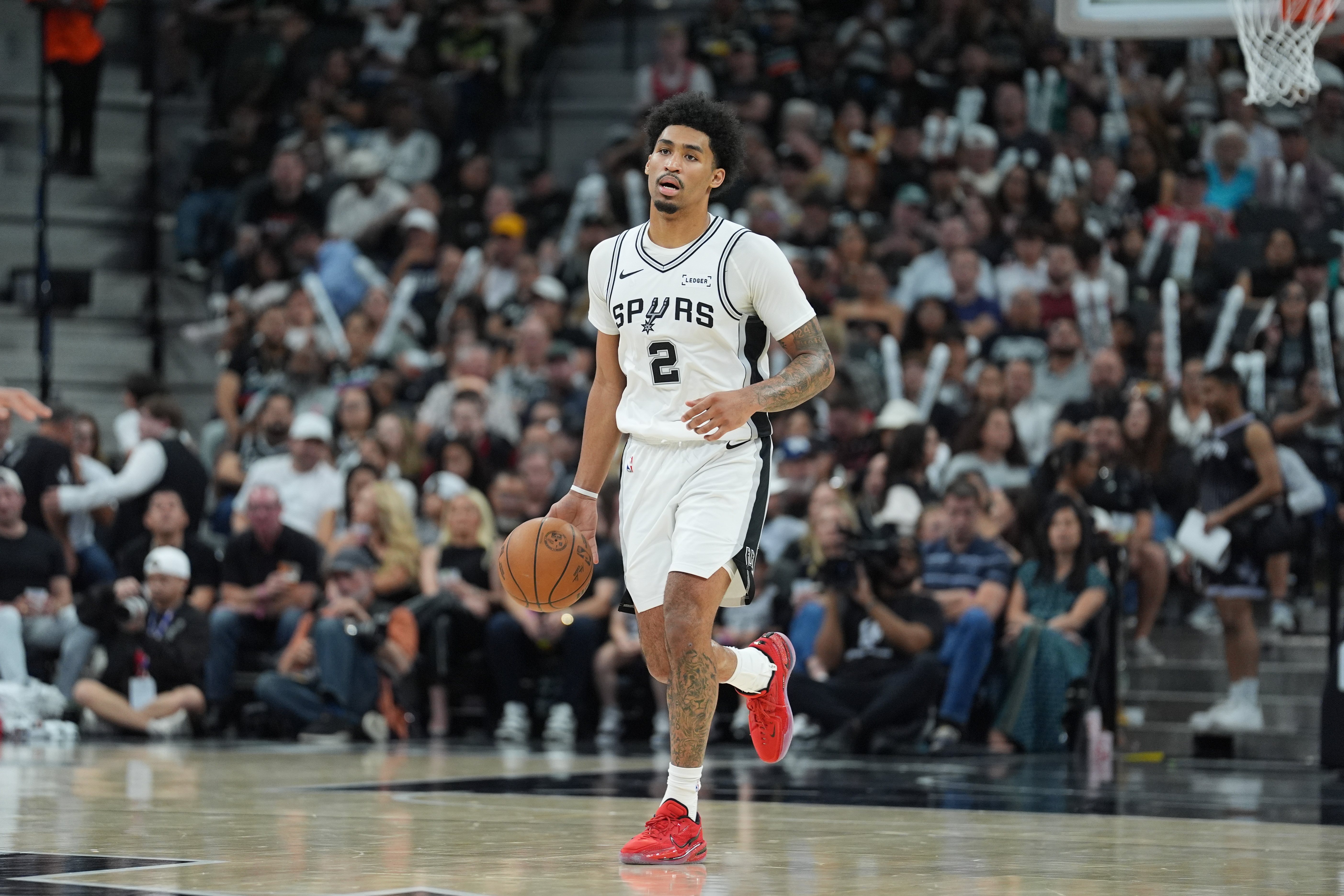 开云-爱游戏-新秀赛季常规赛结束！马刺官方：哈珀因左大拇指伤势提前退赛